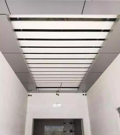衛(wèi)生間吊頂鋁扣板安裝-衛(wèi)生間鋁扣板吊頂廠家來講講吧