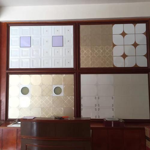 銀晶集成吊頂-入戶(hù)式玄關(guān)安裝集成吊頂?shù)姆椒? title=