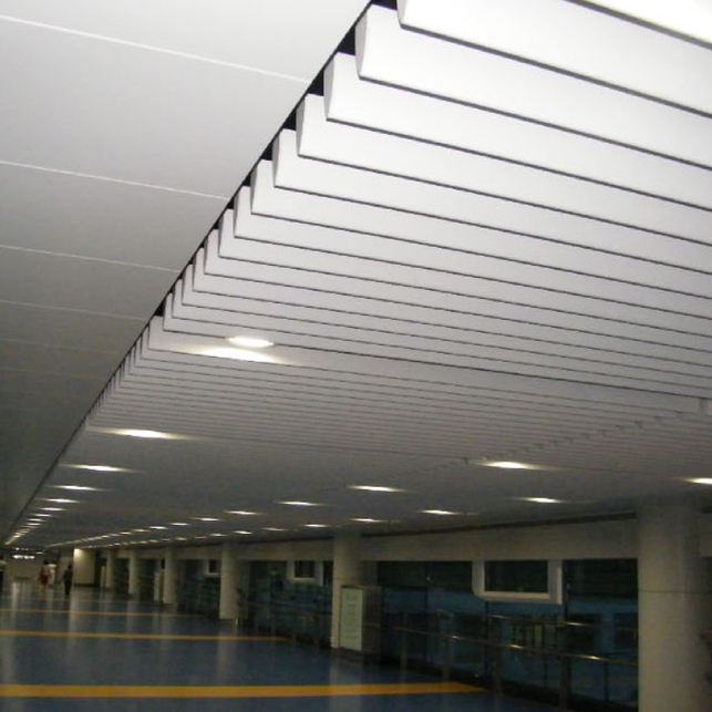 鋁掛片吊頂?shù)奶攸c(diǎn) 鋁掛片吊頂?shù)奶攸c(diǎn)